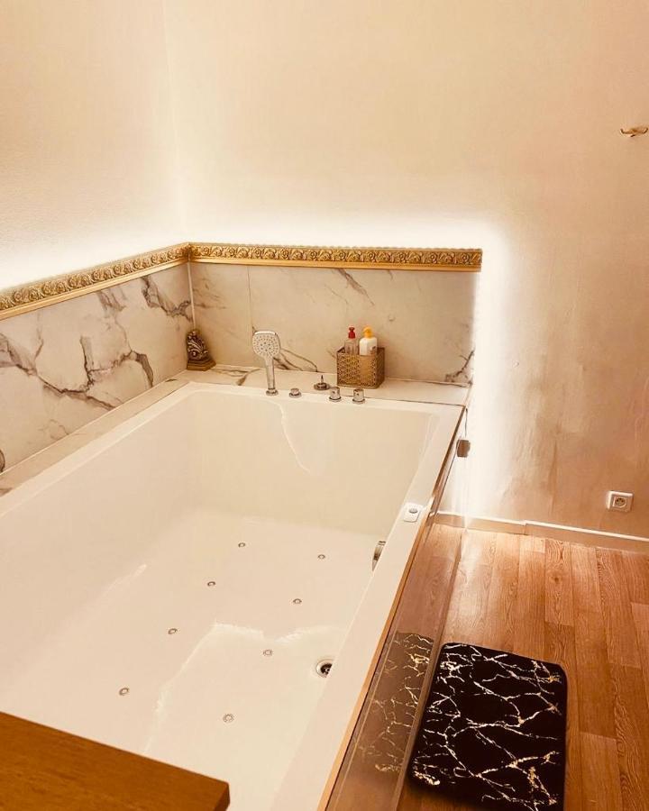 Jacuzzi Love Room Paris Bagian luar foto