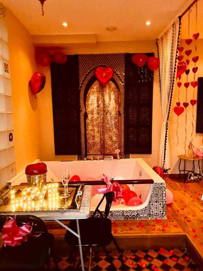 Jacuzzi Love Room Paris Bagian luar foto