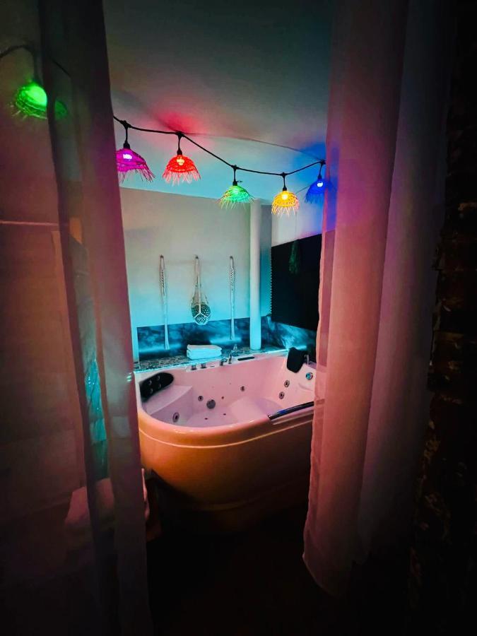 Jacuzzi Love Room Paris Bagian luar foto