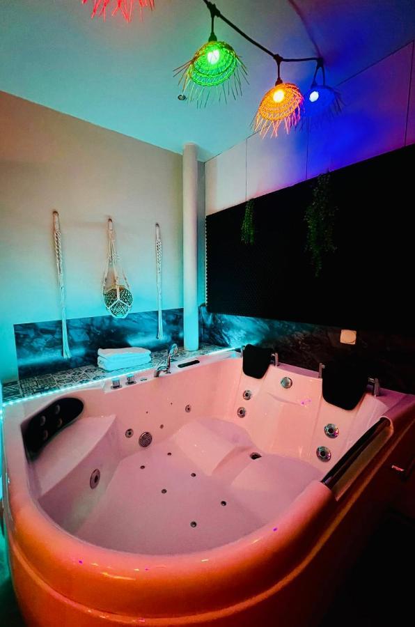 Jacuzzi Love Room Paris Bagian luar foto